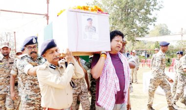 मुठभेड़ में शहीद जवानों को दी श्रद्धांजलि