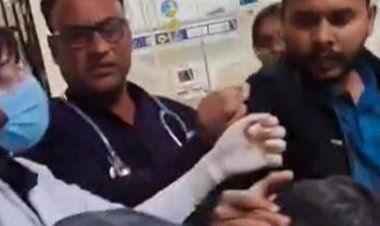 रतलाम मेडिकल कॉलेज में मरीज-डॉक्टरों के बीच विवाद:एक्स-रे रिपोर्ट लाने की बात पर हंगामा; अधीक्षक बोले- परिजनों ने सस्पेंड कराने की धमकी दी