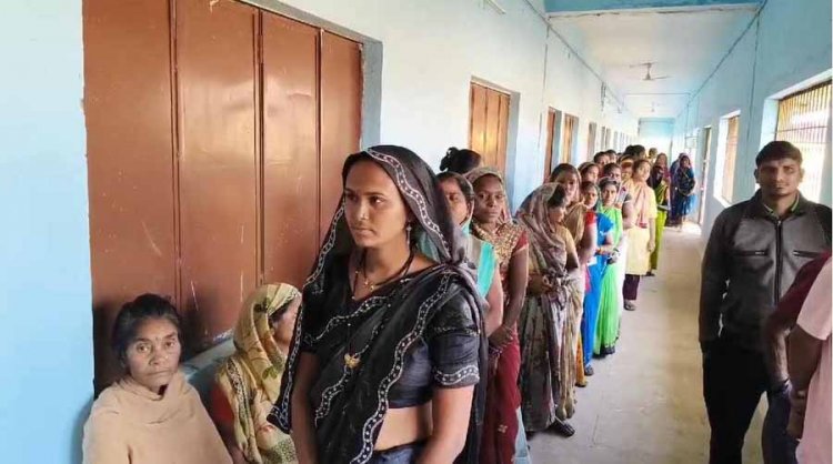 त्रिस्तरीय पंचायत चुनाव के प्रथम चरण का मतदान जारी, मैदान में हैं 60,203 पंच, 14,646 सरपंच