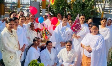 भोपाल के 3 ब्रह्माकुमारी केंद्रों में फहराया शिव ध्वज:जीवन में सुख-शांति और शक्ति की प्राप्ति के लिए परमात्मा से जुड़ना आवश्यक-शिक्षिका