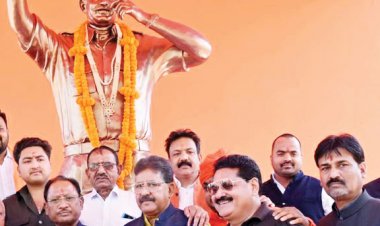 सीएम ने कुमार दिलीप सिंह जूदेव की प्रतिमा पर माल्यार्पण कर किया नमन