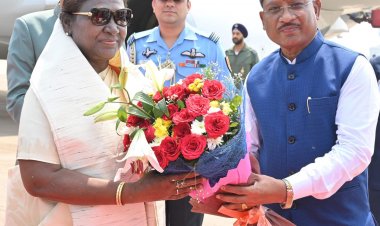 राष्ट्रपति श्रीमती द्रौपदी मुर्मु का छत्तीसगढ़ आगमन: स्वामी विवेकानंद एयरपोर्ट पर हुआ भव्य स्वागत