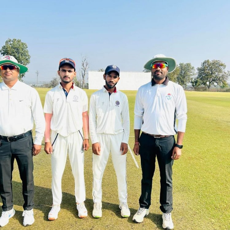 उमरिया क्रिकेट टीम में 15 खिलाड़ियों का चयन:शहडोल में अनूपपुर के खिलाफ दो दिवसीय मैच शुरू, टॉस जीतकर अनूपपुर ने चुनी बल्लेबाजी