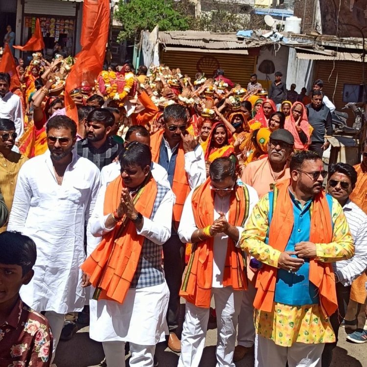 संत नगर में 7 दिवसीय संगीतमय भागवत कथा:कलश यात्रा में जमकर नाचे श्रद्धालु, कथावाचक बोले श्रवण मात्र से मिलता है फल