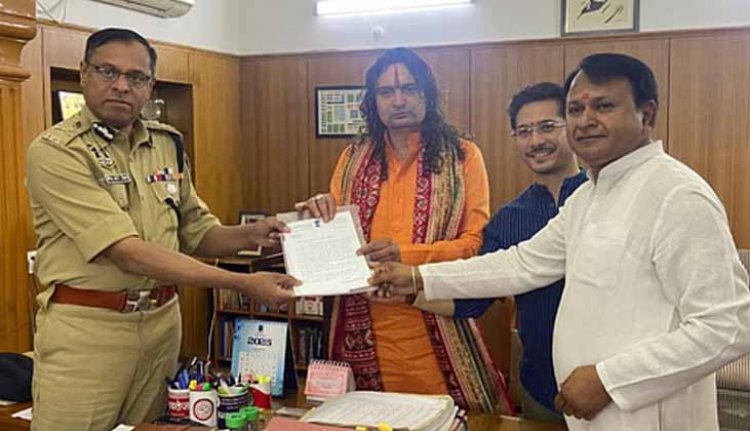 भड़काऊ रैलियों पर कार्रवाई की मांग, विधायक बालमुकुंदाचार्य ने पुलिस कमिश्नर को सौंपा पत्र
