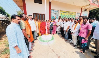 रायपुर : छिंद कांसा की सुंदर टोकरियों से संवरी जिंदगी,  रिंकी यादव बनीं गांव की महिलाओं के लिए मिसाल