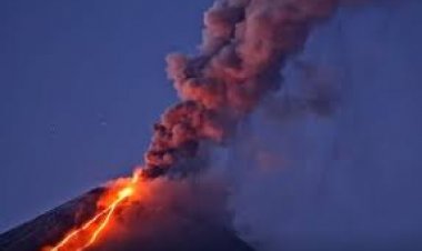 फिलीपीन ज्वालामुखी से आसमान में राख का गुबार उठा, स्कूल बंद किए गए