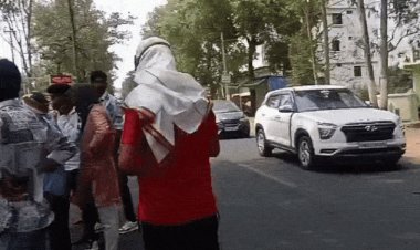 बाइक के हैंडल में फंसा गेहूं का थैला:बेकाबू होकर बोलेरो से टकराई, युवक गंभीर घायल; छिंदवाड़ा के गांगीवाड़ा में हादसा