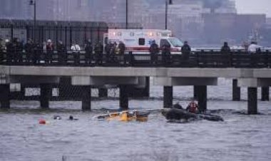 न्यूयॉर्क: हवा में दोफाड़ होने के बाद हेलीकॉप्टर नदी में गिरा, पायलट समेत छह लोगों की मौत