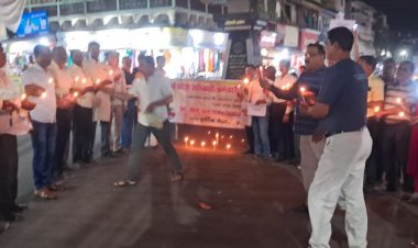 पहलगाम आतंकी हमले को लेकर विदिशा में आक्रोश:प्रदेश अधिकारी-कर्मचारी संयुक्त मोर्चा ने निकाला कैंडल मार्च; पाकिस्तान के खिलाफ नारेबाजी की