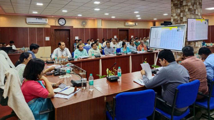 कलेक्टर की अध्यक्षता में सम्पन्न हुई समय सीमा बैठक