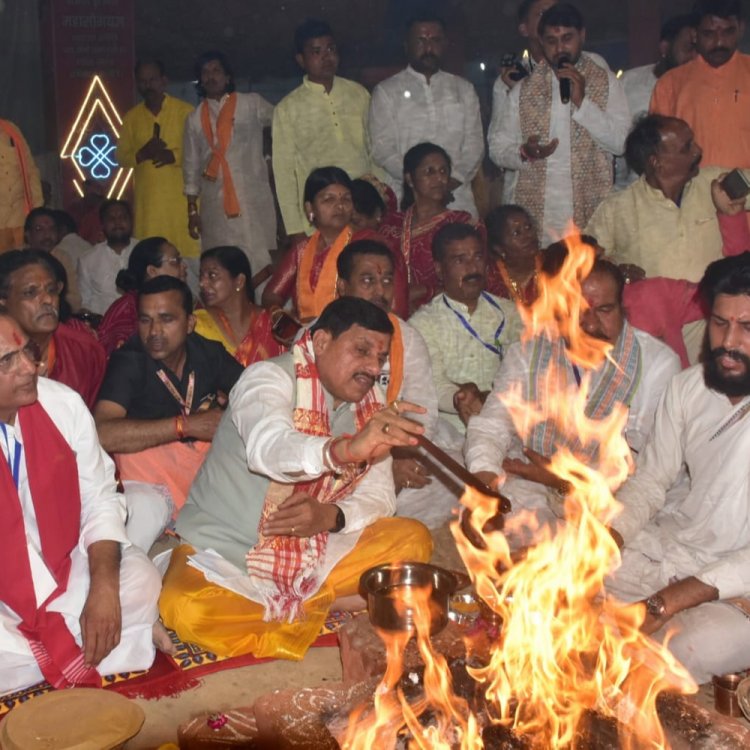 मुख्यमंत्री ने मंदसौर में सोमयज्ञ में दी आहूति:सामाजिक संगठन और भाजपा कार्यकर्ताओं ने किया स्वागत