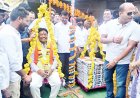 नई रेल लाईन की मंजूरी, लड्डुओं से बस्तर सांसद को तौल रेल आंदोलन समिति व कारोबारियों ने जताया आभार
