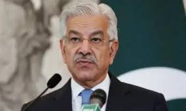 पाकिस्तान के रक्षा मंत्री ने कमर्शियल एयरलाइंस के लिए ये सलाह दी