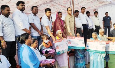 सामरी विधायक ने नल जल की चरमराई व्यवस्था पर अफसरों को लगाई कड़ी फटकार, काम जल्द पूरा करने निर्देश