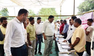 बस्तर कमिश्नर ने बड़े कनेरा समाधान शिविर का लिया जायजा