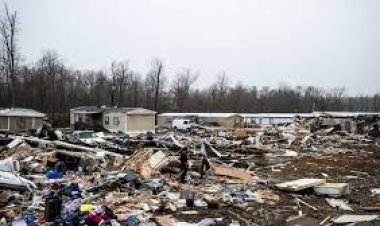 अमेरिका के सेंट लुइस में आए बवंडर और भीषण तूफान के कारण कम से कम पांच लोगों की मौत