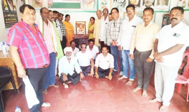 पुण्यतिथि पर कांग्रेसियों ने राजीव गांधी को किया याद