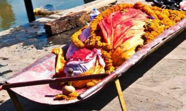 अर्थी के चारों ओर हल्दी की रेखा क्यों? जानिए आत्मा, ऊर्जा से जुड़ा गहरा सच