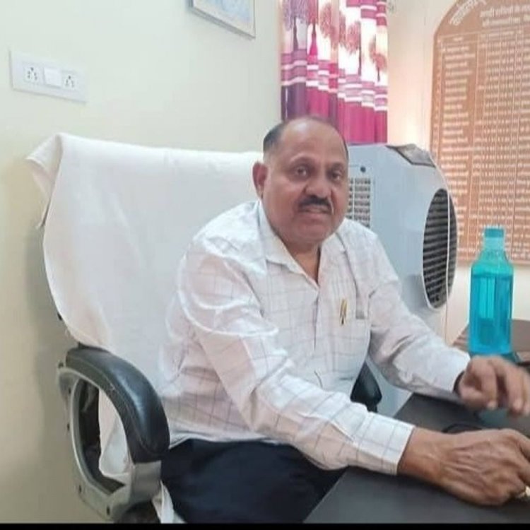 शिवपुरी मंडी में फार्म गेट एप में गड़बड़ी:किसानों की जगह कर्मचारियों के नंबर दर्ज करने पर मंडी सचिव निलंबित
