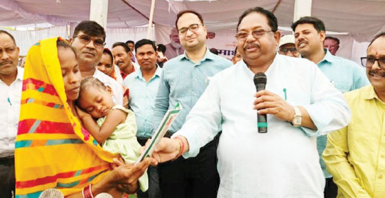 हसनपुर और राजापुर में समाधान शिविर, लुंड्रा विधायक ने हितग्राहियों से किया संवाद