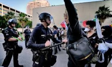 अमेरिका में इमिग्रेशन छापों के ख़िलाफ़ लॉस एंजेलिस समेत 11 शहरों में प्रदर्शन