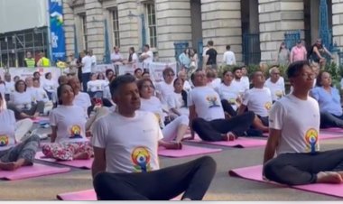 यूके में भारतीय प्रवासियों ने मनाया 'अंतर्राष्ट्रीय योग दिवस', स्वस्थ जीवनशैली अपनाने पर जोर दिया