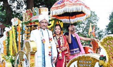 महाप्रभु जगन्नाथ की निकली रथयात्रा, सीएम ने निभाई गजपति महाराजा की भूमिका