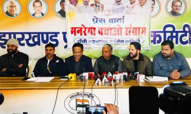 मनरेगा बचाओ आंदोलन को लेकर कांग्रेस ने रायपुर की पदयात्रा!  मनरेगा का नाम बदलने और बजट कम करने के खिलाफ हल्लाबोल।