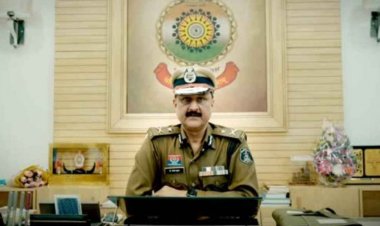 वरिष्ठ आईपीएस अधिकारी संजीव शुक्ला को रायपुर का पहला पुलिस कमिश्नर नियुक्त किया गया है।