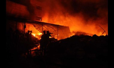 कोलकाता के आनंदपुर (नजीराबाद) इलाके में 26 जनवरी 2026 को फैक्ट्री में भीषण आग !21 की मौत 27  लापता।।