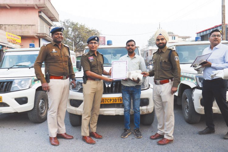 सडक़ सुरक्षा माह में सरगुजा पुलिस का जागरूकता अभियान