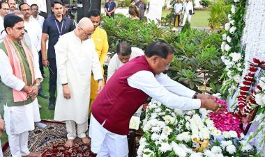 रायपुर : मुख्यमंत्री श्री विष्णुदेव साय ने श्रीमती कुसुम सिन्हा को दी श्रद्धांजलि