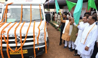 सुशासन एक्सप्रेस रथ घर-घर पहुंच रही शासन की सेवाएं  रायपुर जिला प्रशासन द्वारा सुशासन को लेकर की जा रही अभिनव पहल