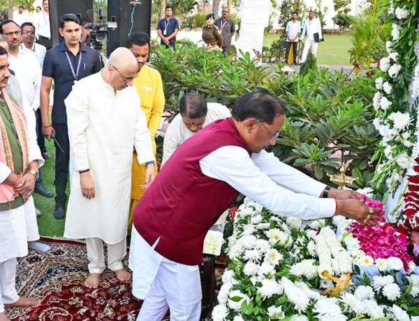 रायपुर : मुख्यमंत्री श्री विष्णुदेव साय ने श्रीमती कुसुम सिन्हा को दी श्रद्धांजलि