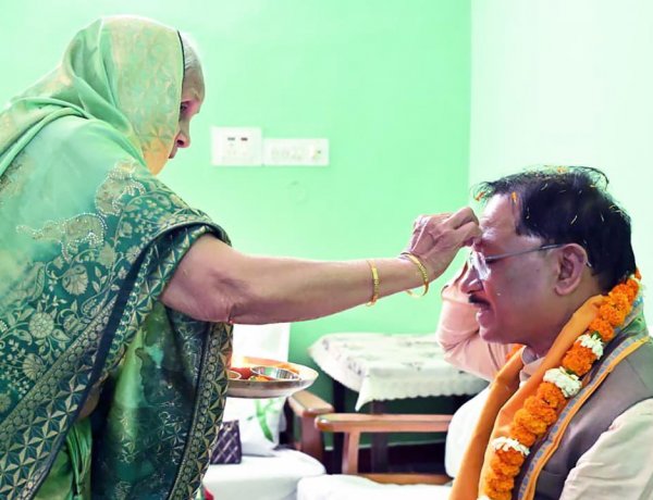 माँ का आशीर्वाद और अपार जनस्नेह : बगिया में आत्मीयता के साथ मना मुख्यमंत्री का जन्मदिन