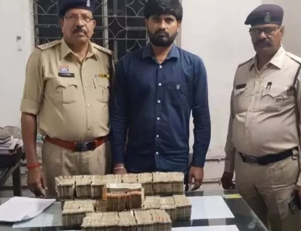 75 लाख का काला खेल? रायपुर में एक्टिवा से बरामद हुआ कैश का पहाड़, युवक हिरासत में