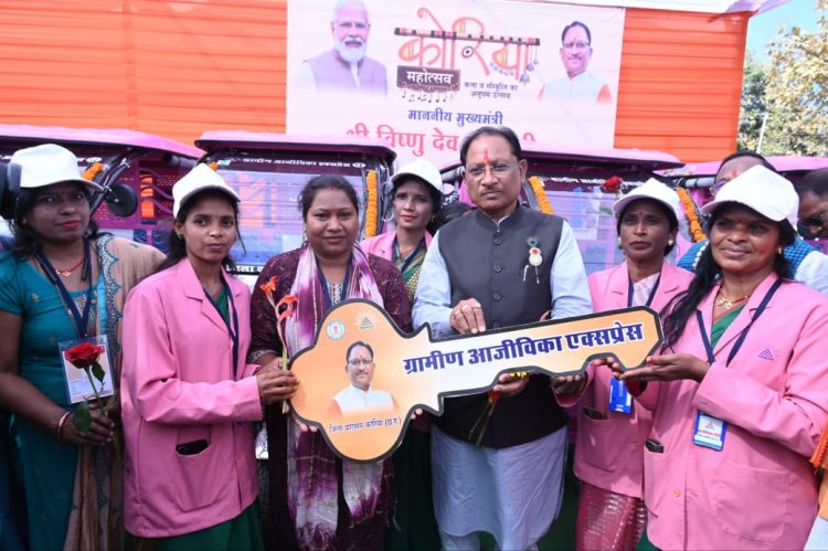 रायपुर : उज्ज्वला गैस, पिंक ई-रिक्शा और गार्बेज रिक्शा वितरण से आत्मनिर्भरता को मिला नया संबल