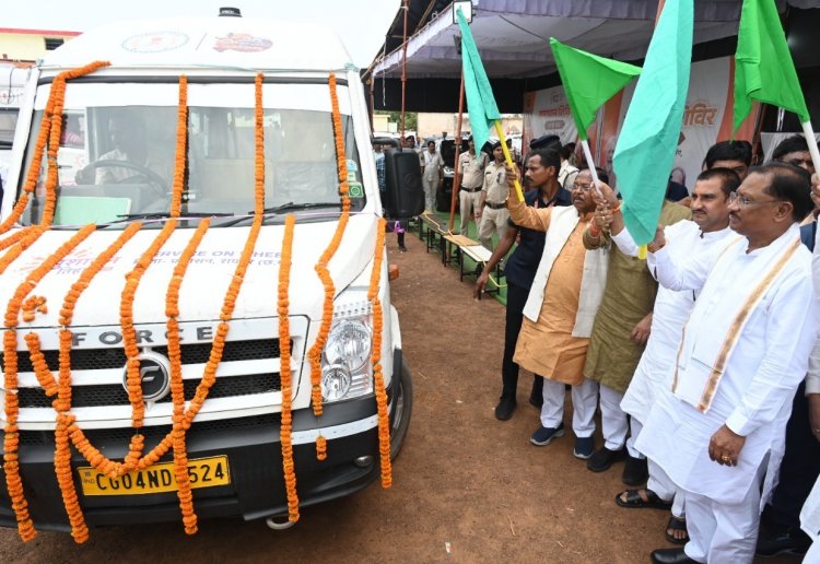 सुशासन एक्सप्रेस रथ घर-घर पहुंच रही शासन की सेवाएं  रायपुर जिला प्रशासन द्वारा सुशासन को लेकर की जा रही अभिनव पहल