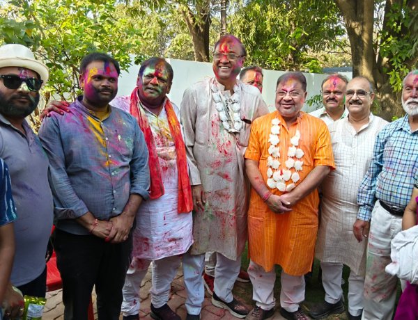 आज विधायक कार्यालय में सुनील सोनी  से होली   मिलन समारोह में उमड़ी भीड़