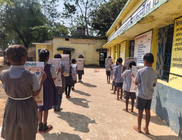 रायपुर : प्रार्थना सभा में गूंजेंगी अखबार की सुर्खियां : विद्यार्थियों की दिनचर्या में शामिल हुआ अखबार वाचन