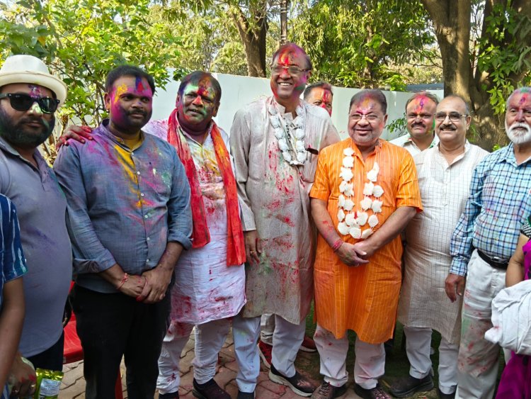 आज विधायक कार्यालय में सुनील सोनी  से होली   मिलन समारोह में उमड़ी भीड़