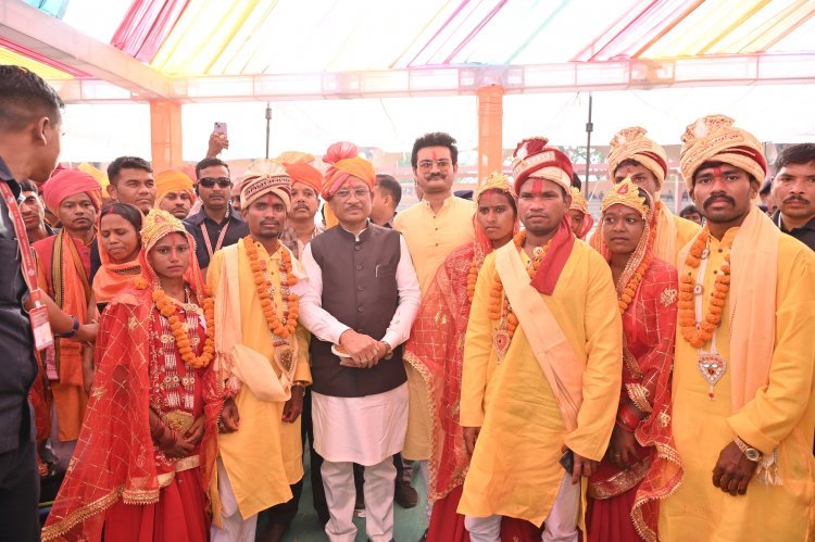 240 जोड़ों के सामूहिक विवाह कार्यक्रम में शिरकत कर मुख्यमंत्री साय ने दिया नवजोड़ो को आशीर्वाद,गरीब एवं जरूरतमंद परिवारों के लिए एक बड़ा सहारा बनकर उभरी मुख्यमंत्री कन्या विवाह योजना