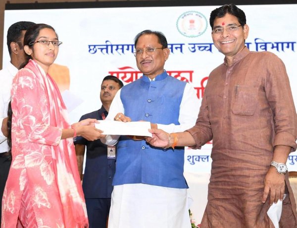 युवाओं के उज्ज्वल भविष्य के लिए सरकार पूर्णतः प्रतिबद्ध : मुख्यमंत्री श्री विष्णु देव साय