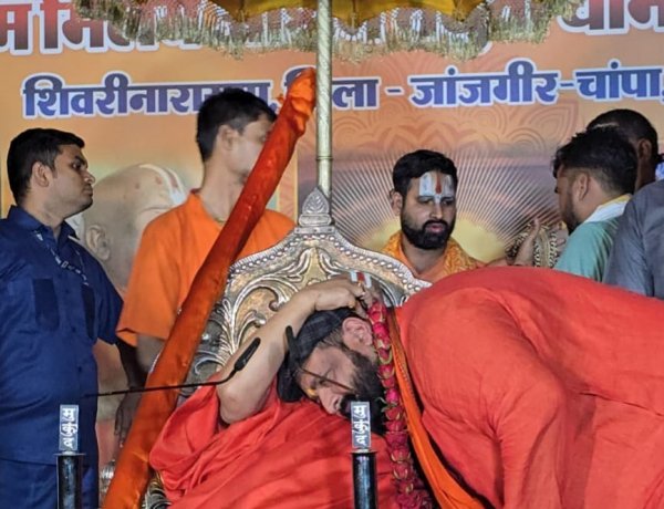 जगद्गुरु रामभद्राचार्य जी की कृपा से 50 परिवारों ने शबरी माता की भूमि पर सनातन मूल्यों से जुड़कर धर्म-जागरण की प्रेरणादायक शुरुआत की।