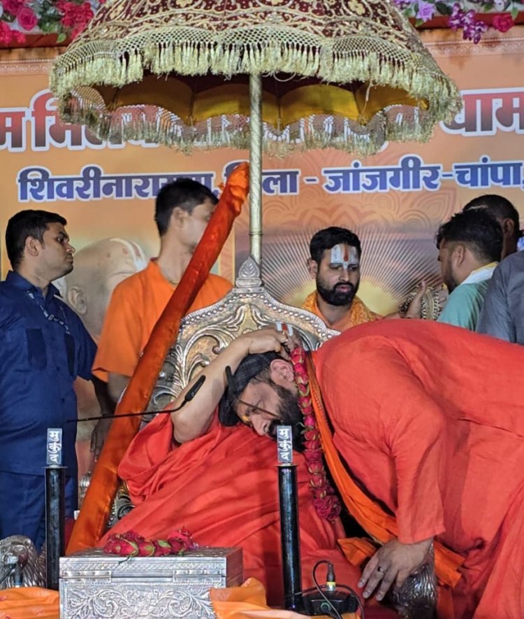जगद्गुरु रामभद्राचार्य जी की कृपा से 50 परिवारों ने शबरी माता की भूमि पर सनातन मूल्यों से जुड़कर धर्म-जागरण की प्रेरणादायक शुरुआत की।