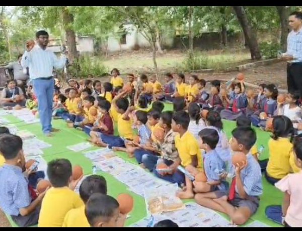 खरतुली में गुल्लक तोड़ पैसा जोड़ का आयोजन एवं गुल्लक सजावट प्रतियोगिता रखी गई