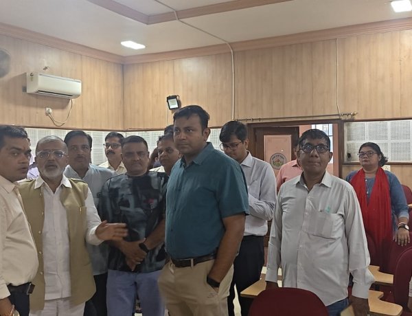 आधुनिक सुविधाओं से सुसज्जित होगा रायपुर प्रेस क्लब, रजत  बंसल जनसम्पर्क  आयुक्त ने  की  निरीक्षण  1 करोड़ की लागत से होगा कायाकल्प