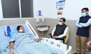 अस्पताल पहुंचे CM विष्णुदेव साय, जशपुर विधायक रायमुनी भगत से की मुलाकात; डॉक्टरों से जाना हाल, जल्द स्वस्थ होकर जनता के बीच लौटने की कामना