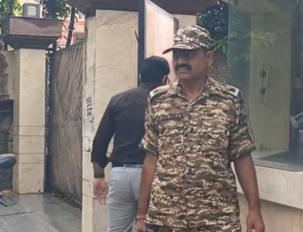 रायपुर में ED की एक साथ कई ठिकानों पर दबिश, शराब घोटाले के आरोपी अनवर ढेबर के घर भी पहुंची टीम
